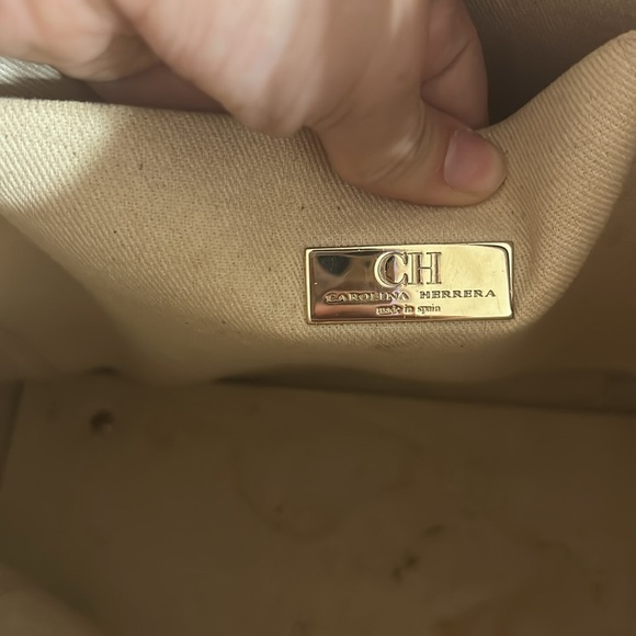 Carolina Herrera Pink Embossed Chain Strap Tote - Picture 11 of 15